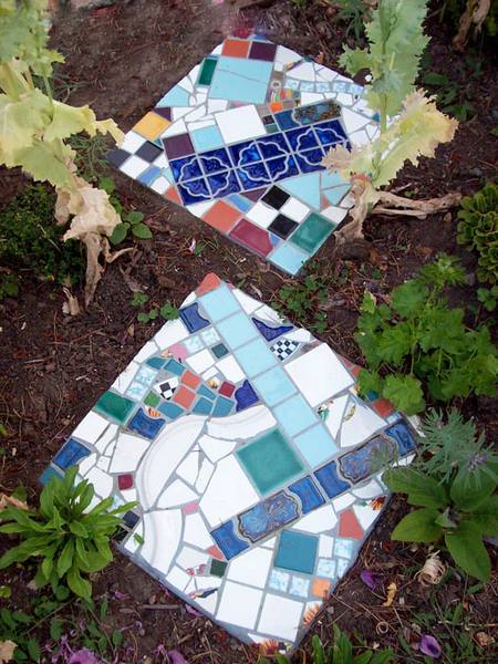 Мозаика на садовой дорожке - фото